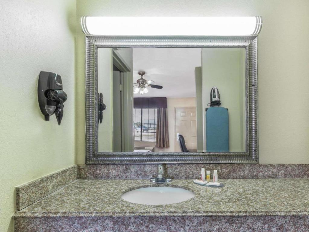 Days Inn By Wyndham Rayville Esterno foto